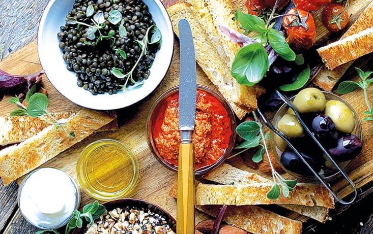 Snacksbräda med dukkah, getostkräm & surdegsbröd - Recept | Pågen